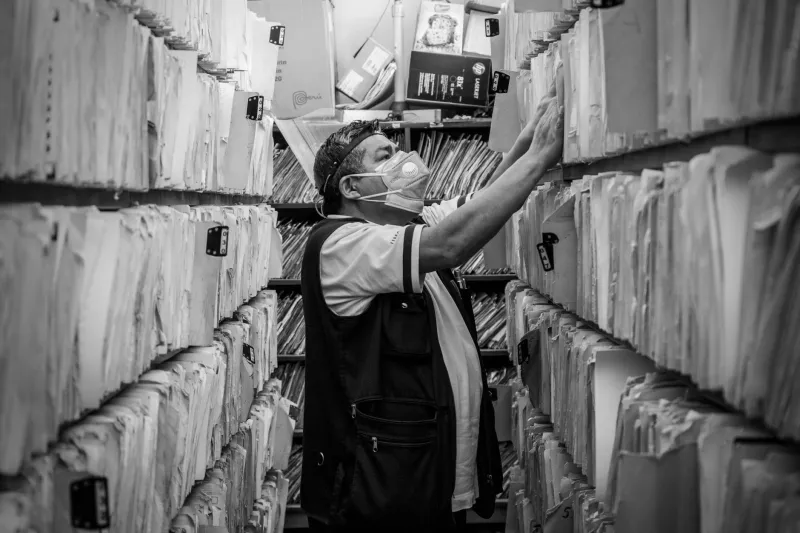 What the Clinical Record Forgot: Archival Research and the Vanishing History of Abandoned Medicine